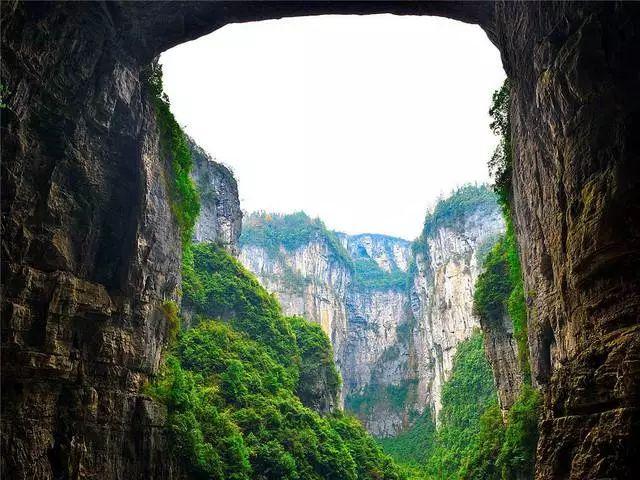 身边的安全,宁夏吴忠:三人游玩被困黄河浅滩,消防员紧急救援